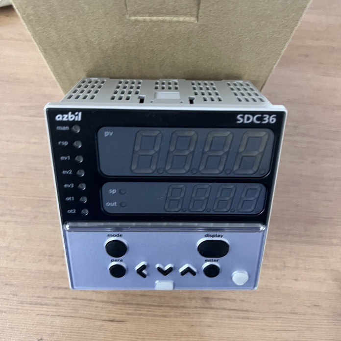azbil日本山武C36TR1UA1000温度控制器